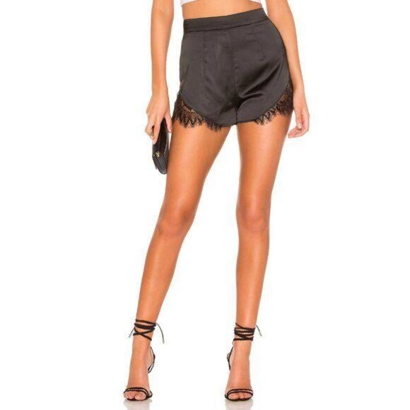 by the way Ophelia Lace Trim Shorts - Picture 3 of 8